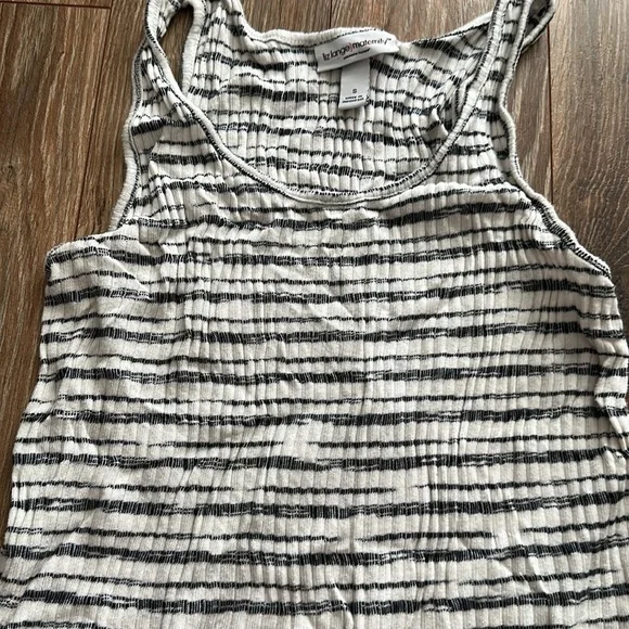 Liz Lange for Target Maternity Tank - Picture 3 of 3